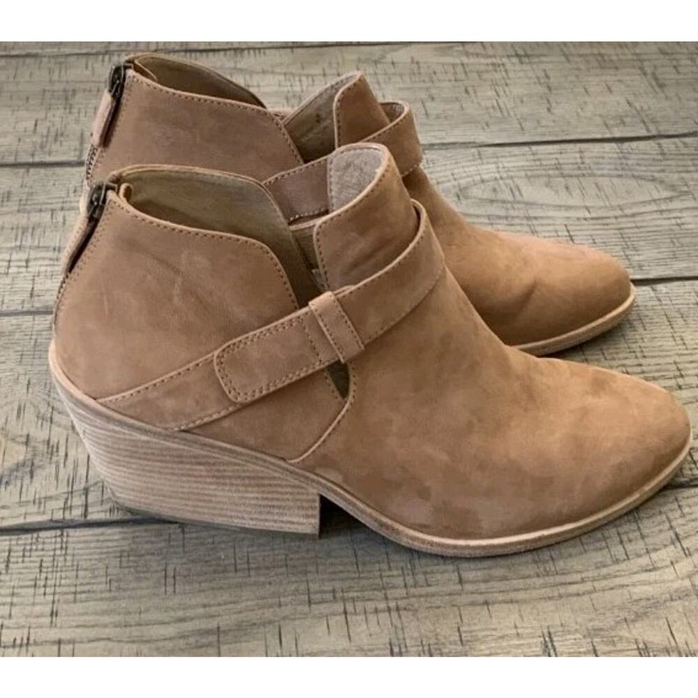 Eileen Fisher "Derby" leather bootiessize 8.5